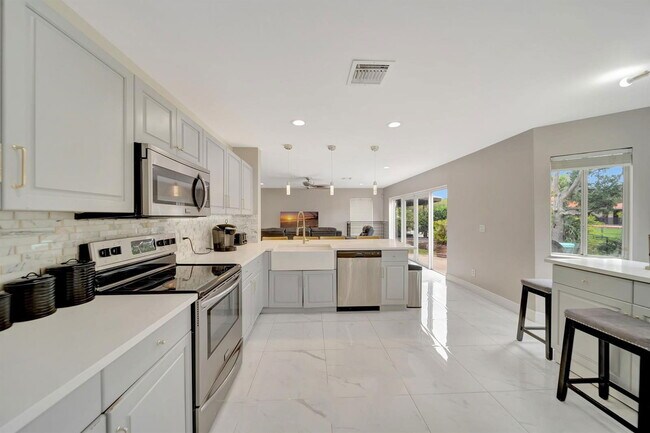 Photo - 1700 SW 106th Terrace