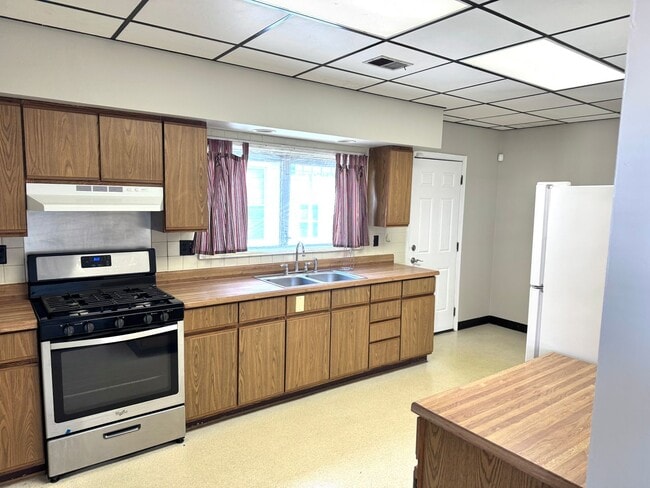 Photo - 635 High St Unit 635  B (Upstairs)