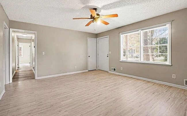 Photo - 4460 Marjorie Rd SW