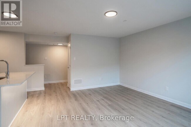 Photo - 401 Glenroy Gilbert Dr