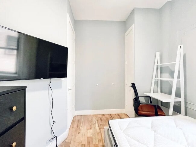 Photo - Furnished room/NOT APARTMENT Unit 2