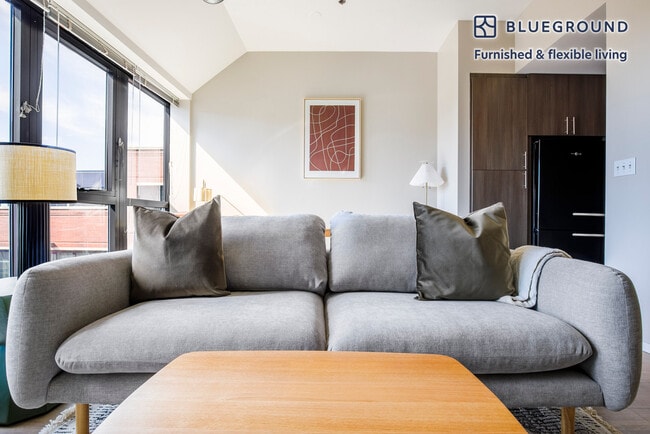 Photo - 211 W Scott St Unidad FL6-ID1298