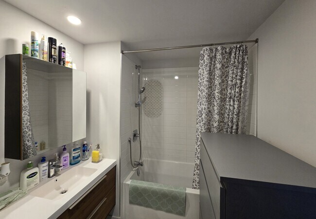 Photo - 1431 Av. de la Gare