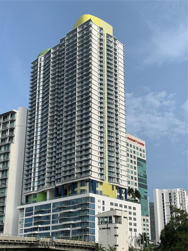 Building Photo - 185 SW 7th St Unit 1410 Rental