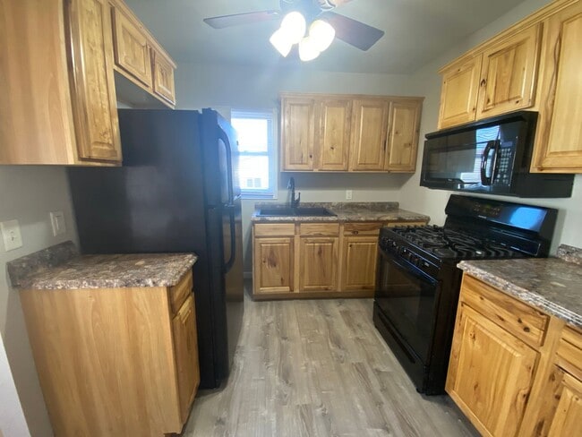 Photo - Now Leasing: 1 Bedroom, Home in Waterloo, IA!