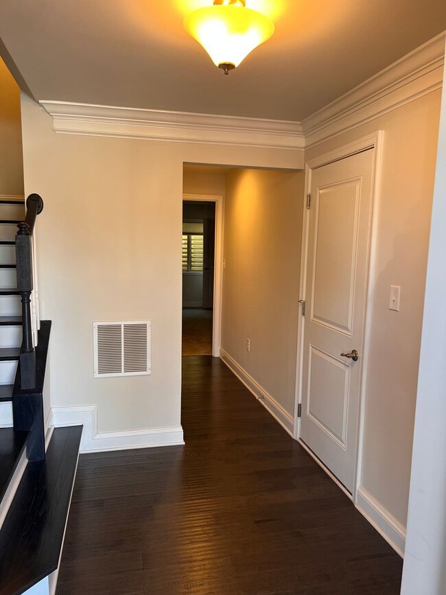 Photo - 818 Oval Park Ln