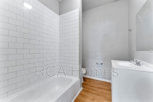 Photo - 2956 Ruckle St