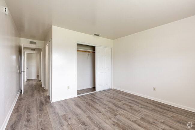 2BR, 2BA - 850SF - Primary Bedroom - Rex Haven Apartments