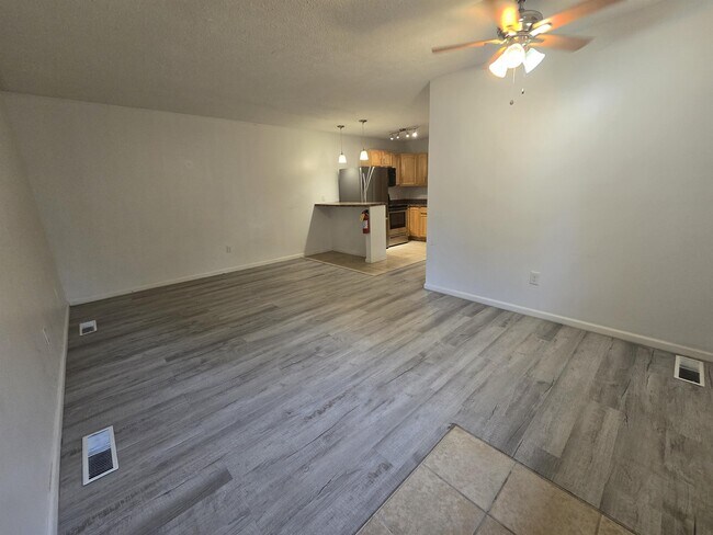 Photo - 811 Marvin St