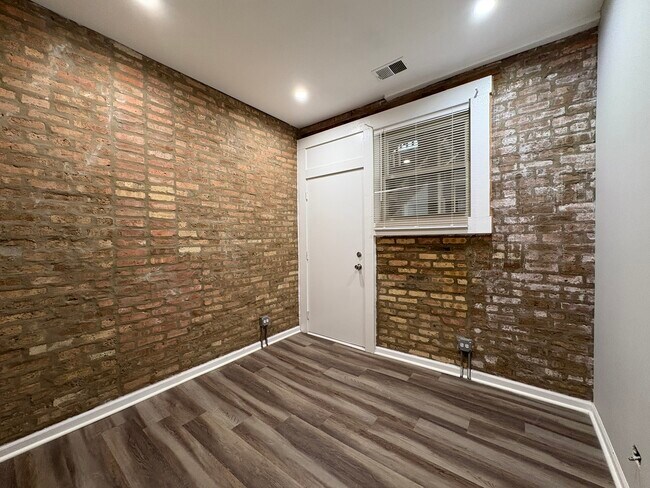 Photo - 1649 W Pratt Blvd Unit 1A