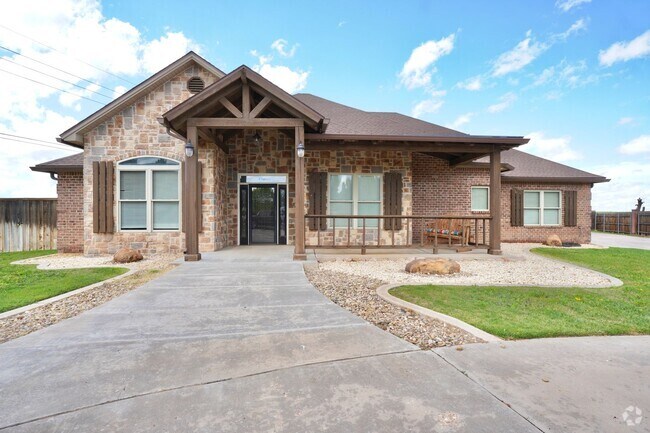 Building Photo - 4 Bedroom 3 Bathroom Home is Llano Estates!