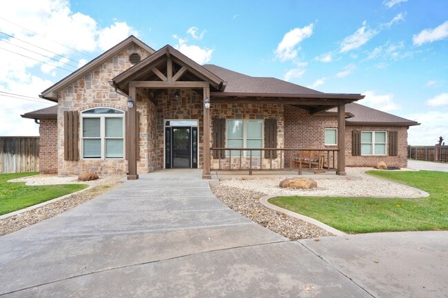 4 Bedroom 3 Bathroom Home is Llano Estates! - 4 Bedroom 3 Bathroom Home is Llano Estates!