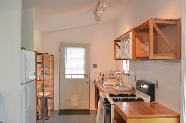 Photo - 143 Davis Rd