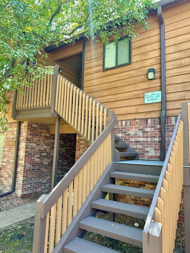 Building Photo - Spacious 2 Bed 2 Bath Condo in Aurora! Acr...