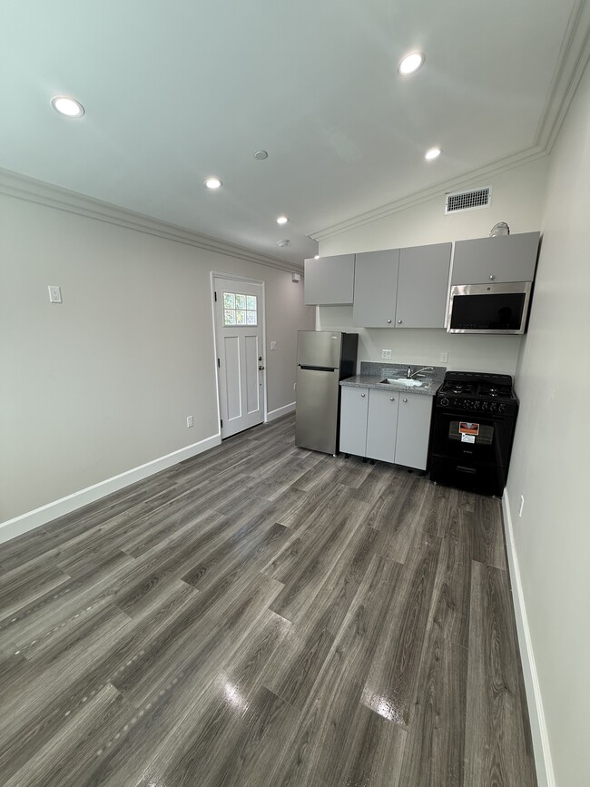 Building Photo - 14352 Tiara St Unit 14352 Tiara 4 (ADU3)