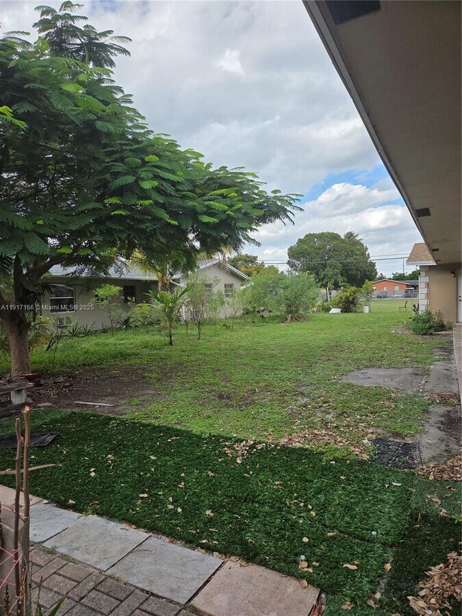 Photo - 435 NW 41st St Unidad 1-4