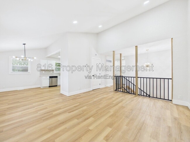Photo - 9524 Manning Ave