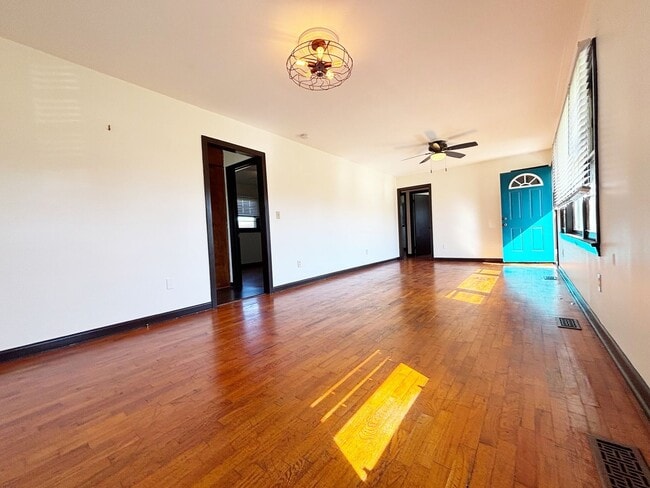 Photo - Greenback 37742 - 3 bedroom, 1 bath home - Contact Jeremy Logan (865) 307-2273