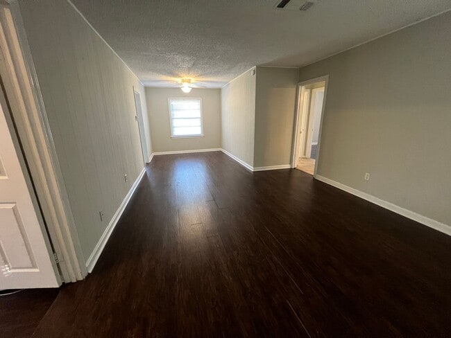 Photo - Lovely 3 Bedroom 1 Bathroom Home with a Fenced Backyard!