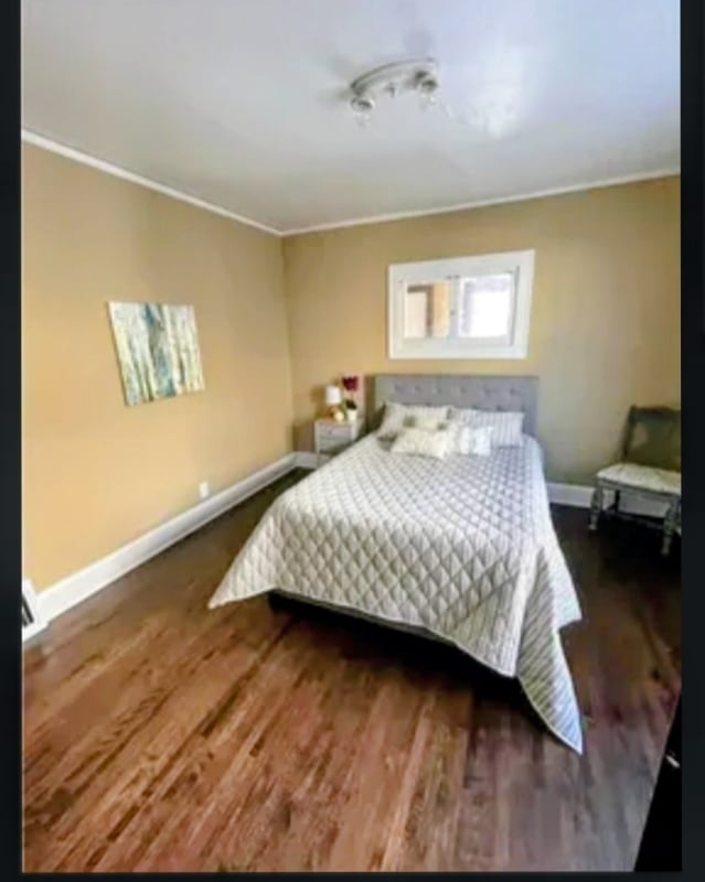 Photo - 2642 Queen Ave N