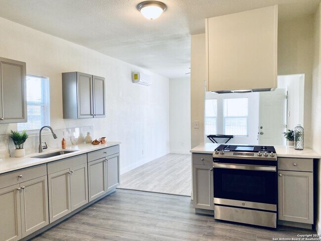 Photo - 2254 I-35