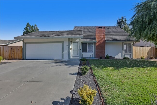 Photo - 2916 Biddleford Dr House