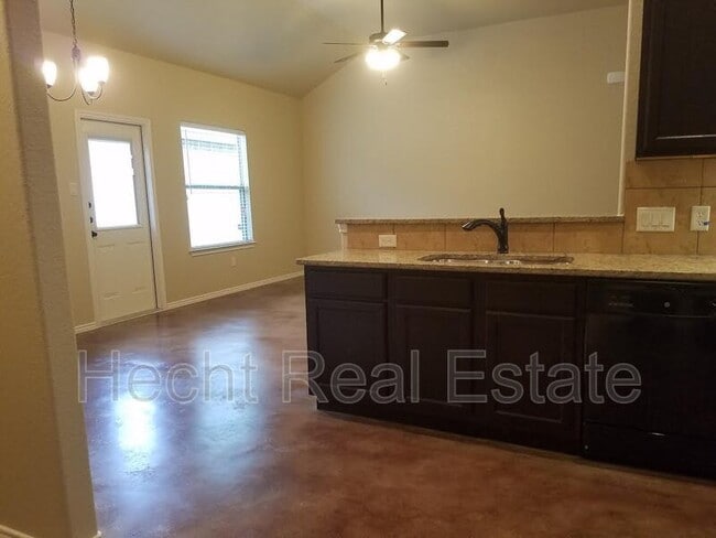 Photo - 211 Joanne Cv