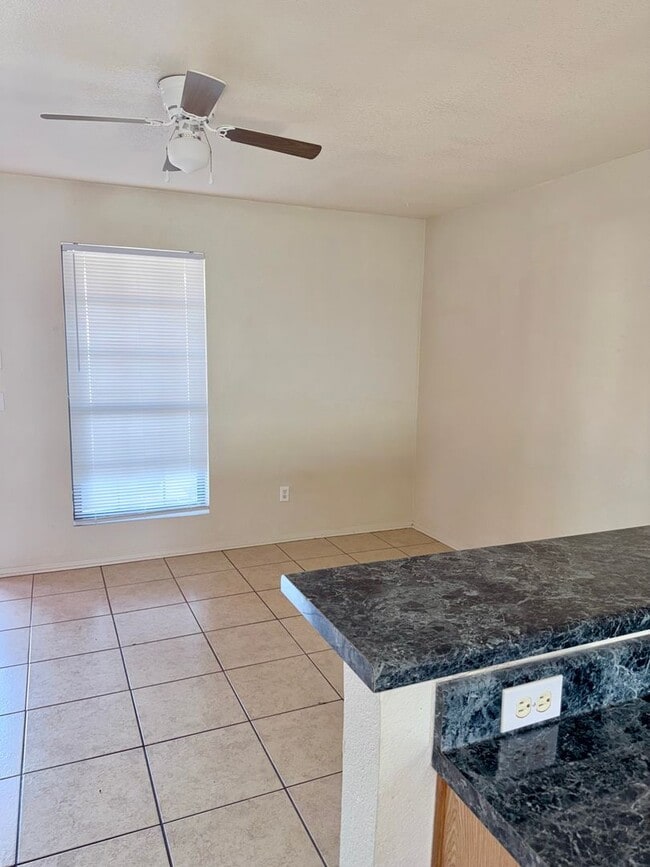 Photo - 1102 Leslie Cir Unidad B