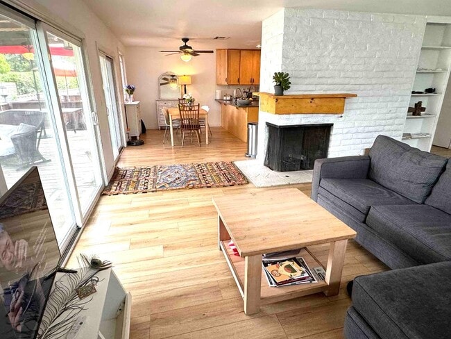 Photo - 406 Crestview Dr