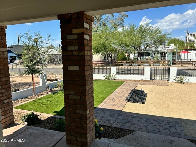 Photo - 921 E Roosevelt St