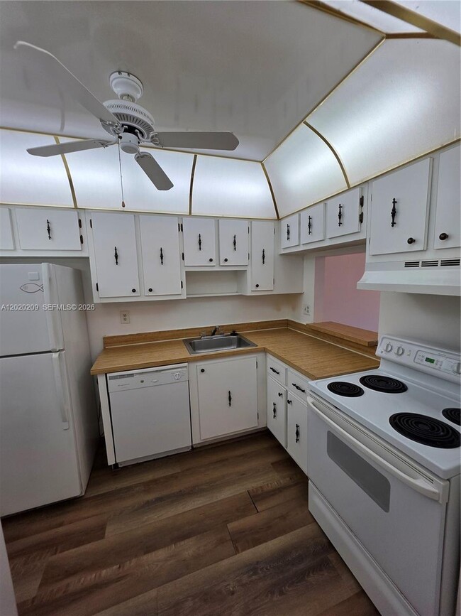 Building Photo - 4374 NW 9th Ave Unit 18-3C