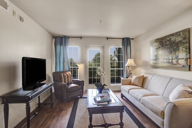 Building Photo - Legends at River Oaks