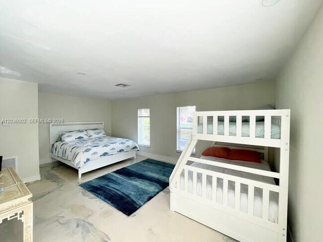 Photo - 416 N Rainbow Dr