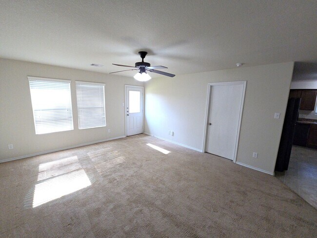 Photo - 810 Lightningbug Ln