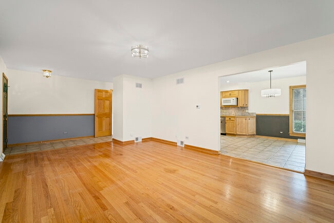 Photo - 421 N Elm St