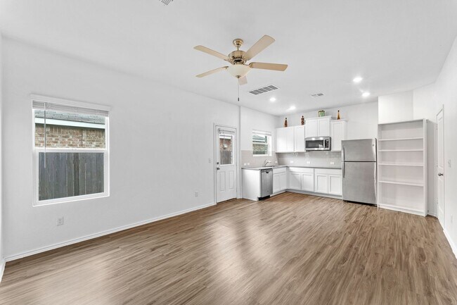 Photo - 129 Escondido Cir Unit B