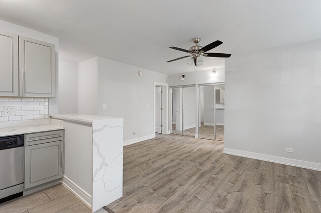 Photo - 1521 W Sherwin Ave Unit 501