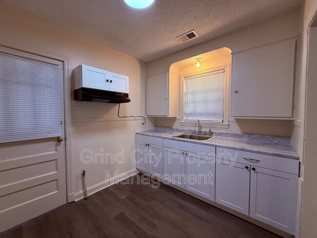 Photo - 2668 Browning Ave