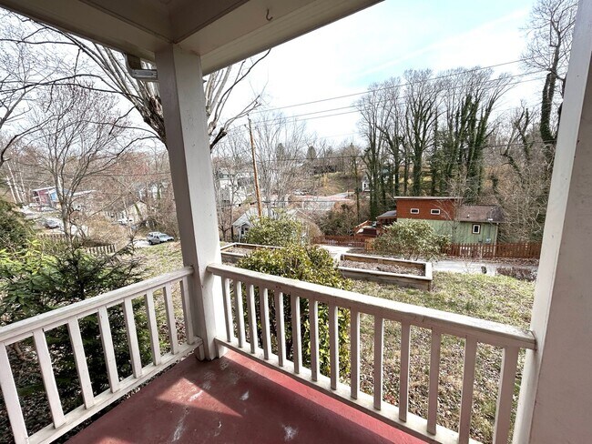 West AVL - Newly updated 2/1.5 minutes fro... - House Rental in ...