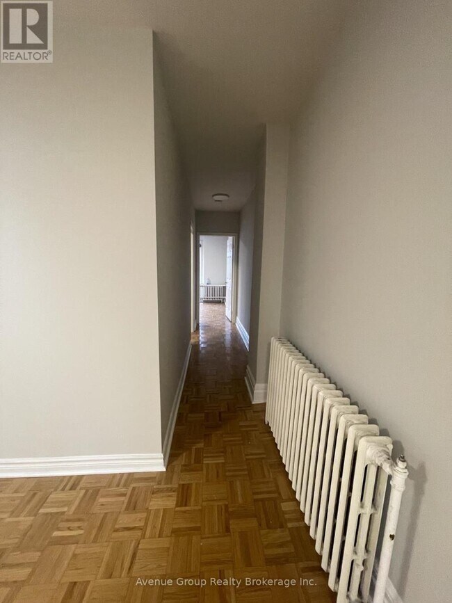 Photo - 621 Gerrard St E