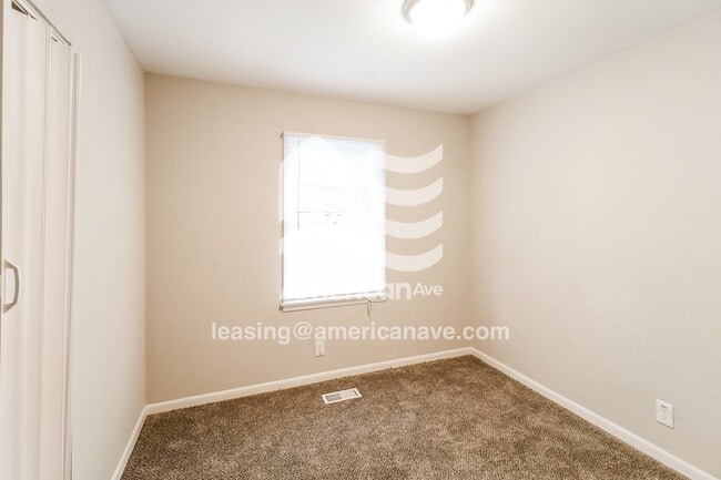 Photo - 2570 Greenleaf Dr