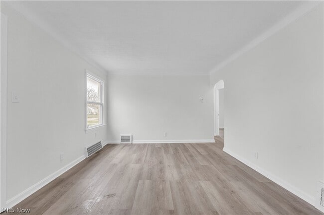 Photo - 1511 E 196th St