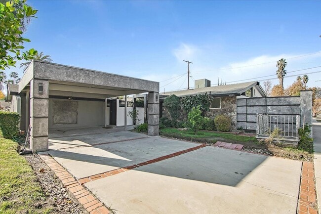 Photo - 6513 Corbin Ave