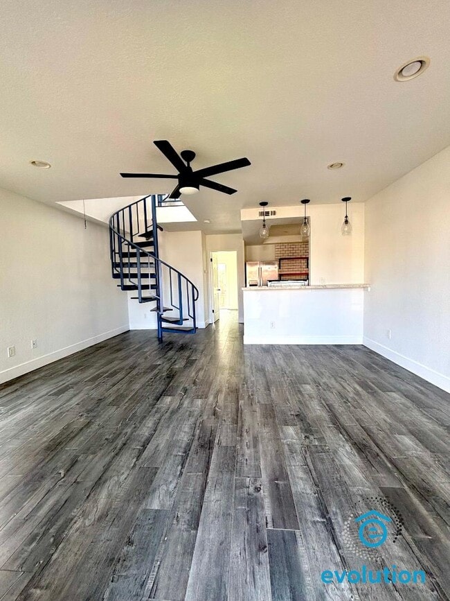 Photo - 4929-4933 Santa Cruz Ave