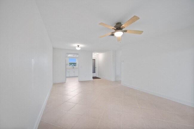 Photo - 2765 Ashley Dr W