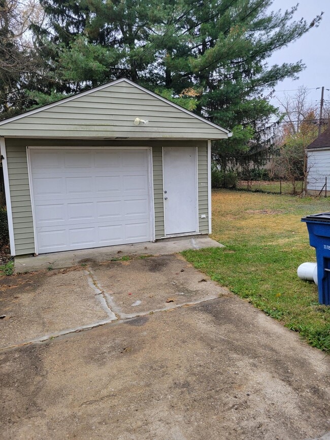 Photo - 332 Ashwood Ave