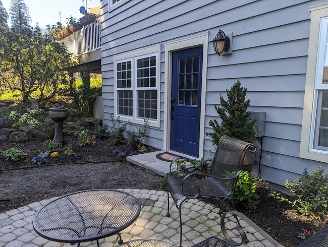 Entry showing fountain - 1411 NW 120th St Unit Felida's Garden Haven
