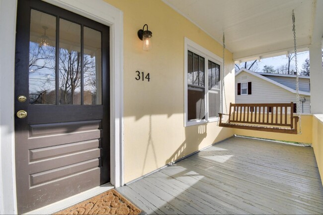 Photo - W&L Parents - Fully Furnished and Renovated Home