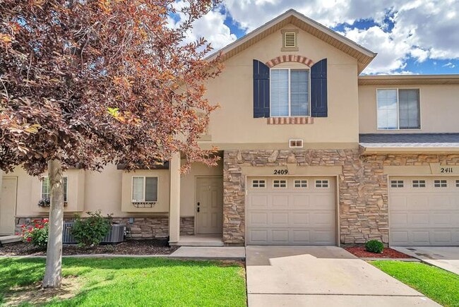 Building Photo - Beautiful Riverton Townhome in Gated Community w 1 car garage attached