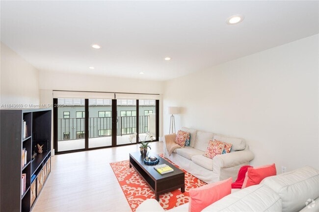 Building Photo - 575 Crandon Blvd Unit 604 Rental